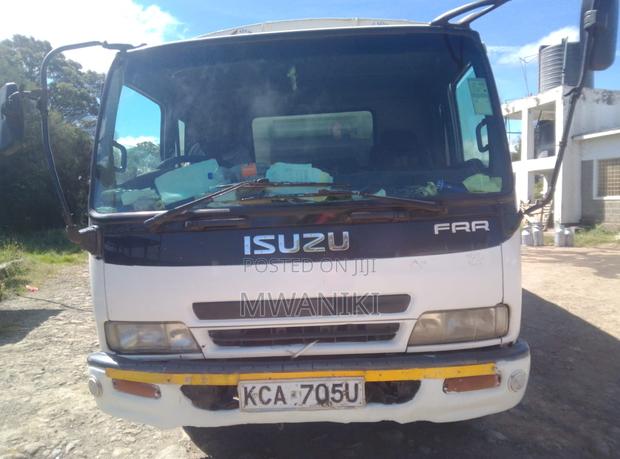 Isuzu Lorry - thumbnail 2