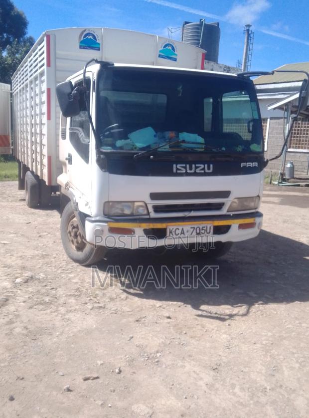 Isuzu Lorry - thumbnail 3