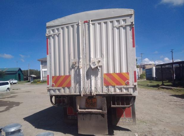 Isuzu Lorry - thumbnail 4