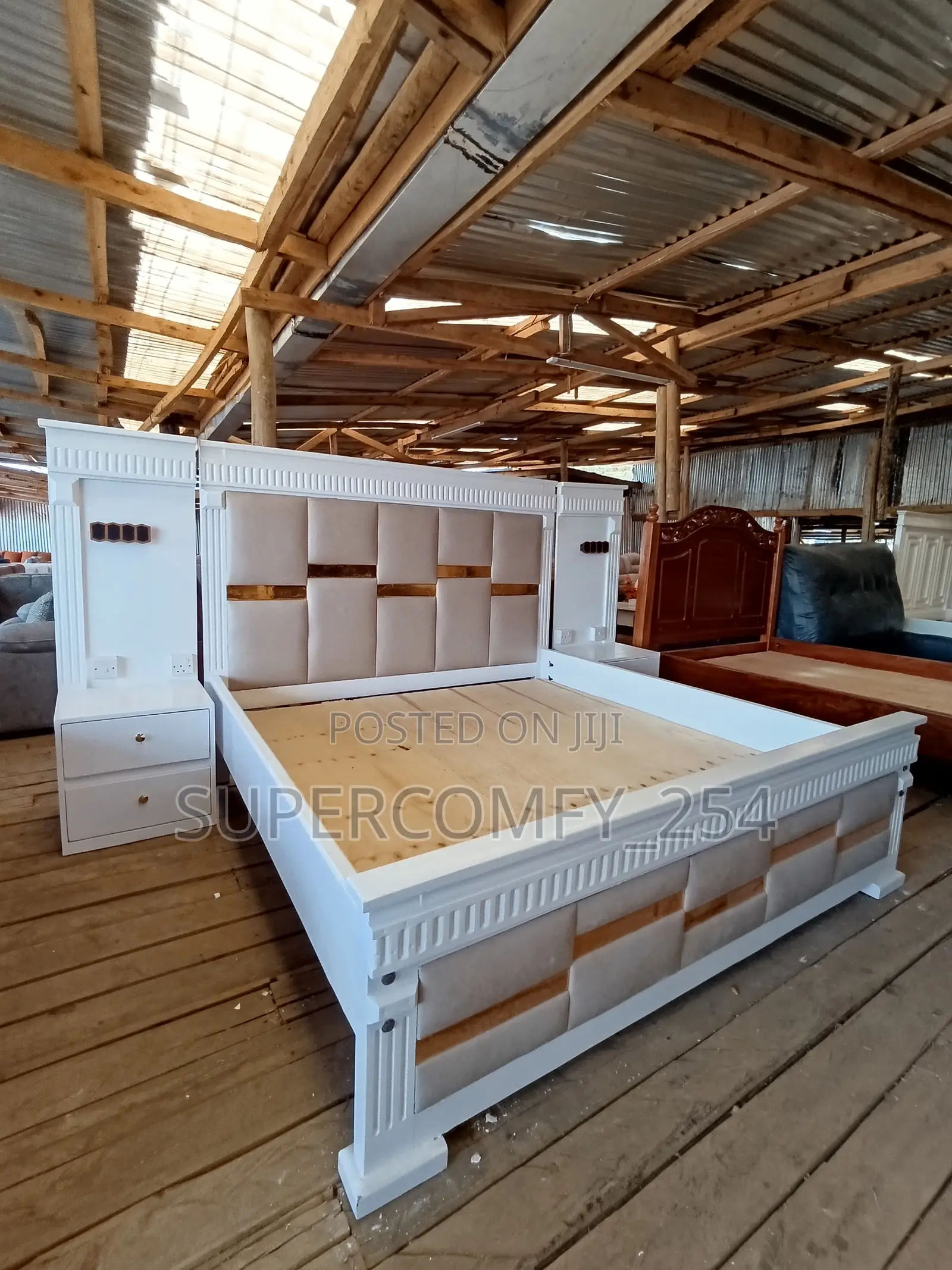 Executive Massive Extended Headboard Bed With Nightstand Lampshade