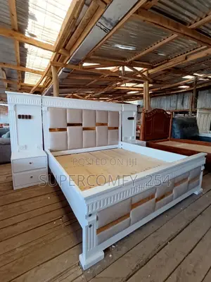 Executive Massive Extended Headboard Bed With Nightstand Lampshade