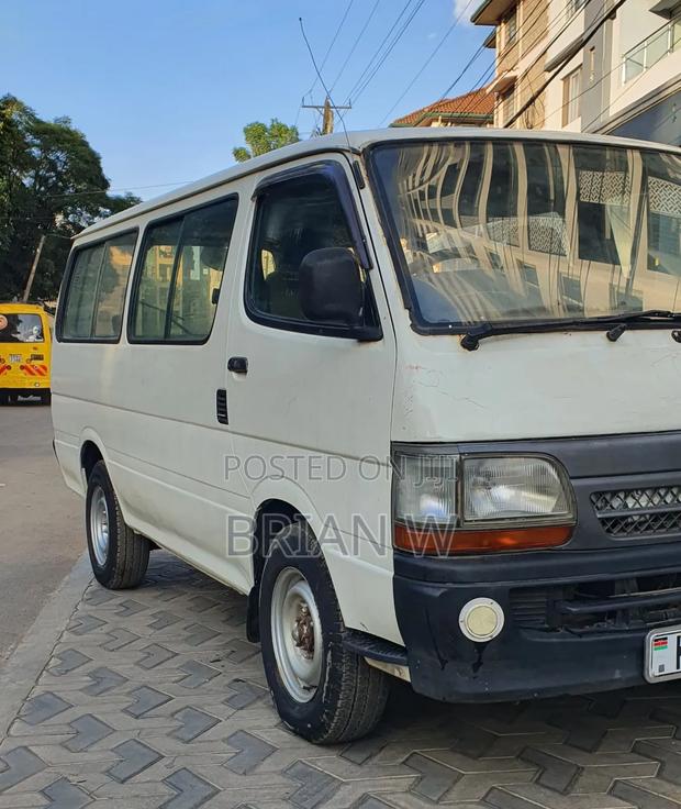 Toyota HiAce 2004 White