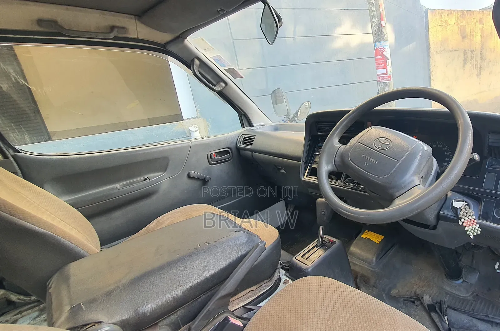 Toyota HiAce 2004 White