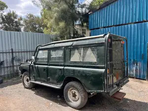 Land Rover Defender 2000 Green