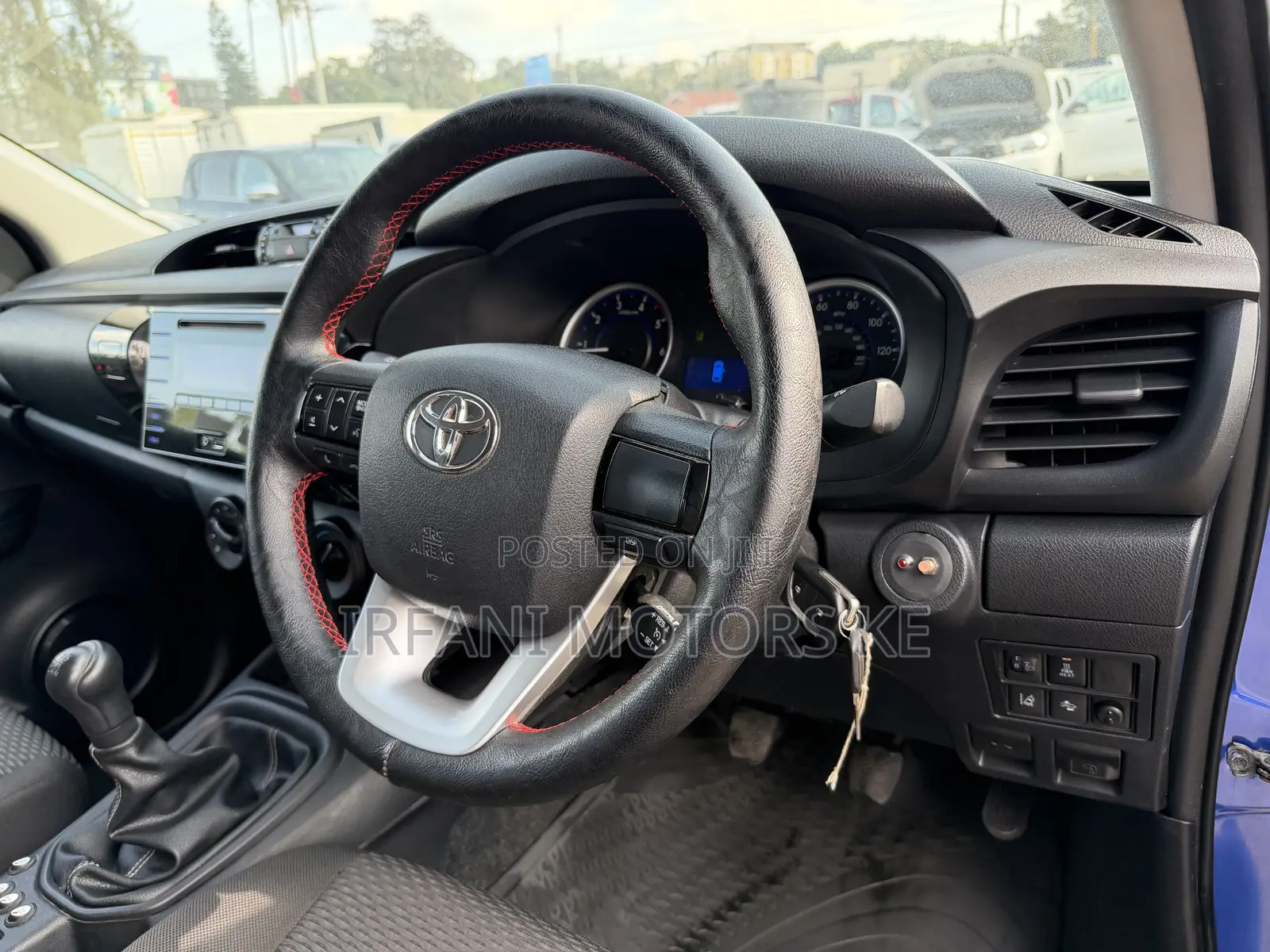 Toyota Hilux SR 4x4 2018 Blue