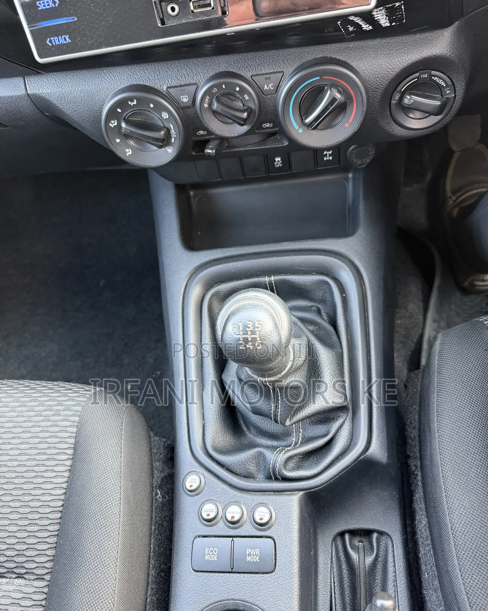 Toyota Hilux SR 4x4 2018 Blue