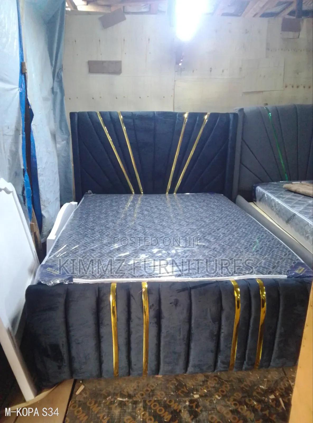 5x6 Black Golden Ribboned Chester Bed