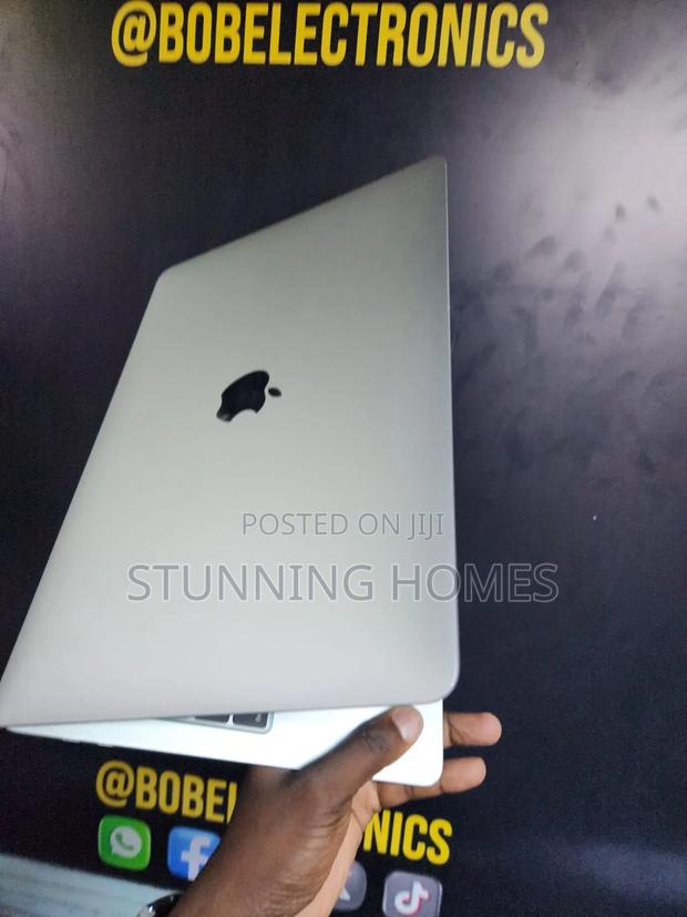 Laptop Apple MacBook Pro 32GB Intel Core i7 SSD 512GB - thumbnail 3