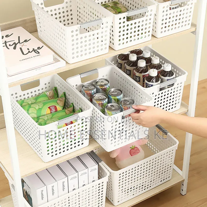 *Large Capacity Plastic Storage Basket