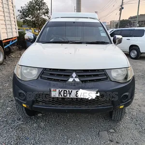 Mitsubishi L200 2007 White