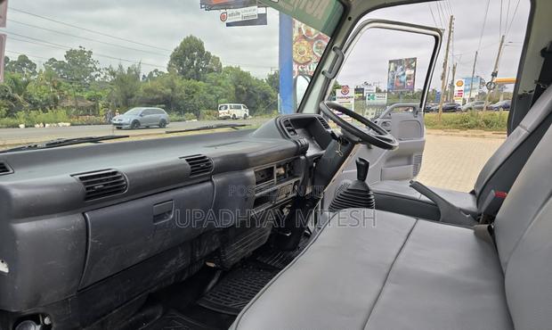 Isuzu NPR 2018 - thumbnail 5