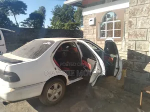 Nissan Sunny 2001 White