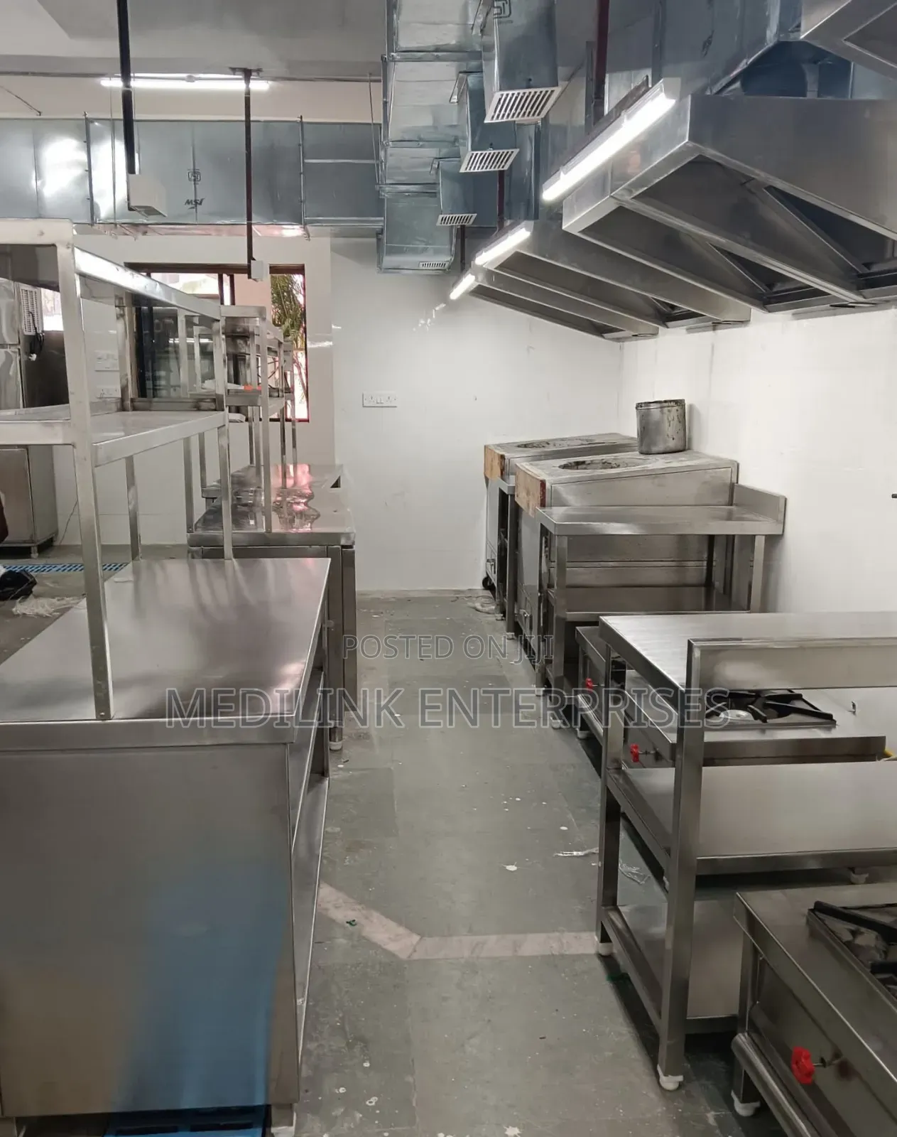 Modern Stainless Steel Commercial Kitchen Arrangements