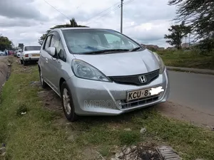 Toyota Vitz 2012 Silver