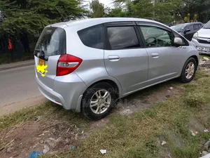 Toyota Vitz 2012 Silver