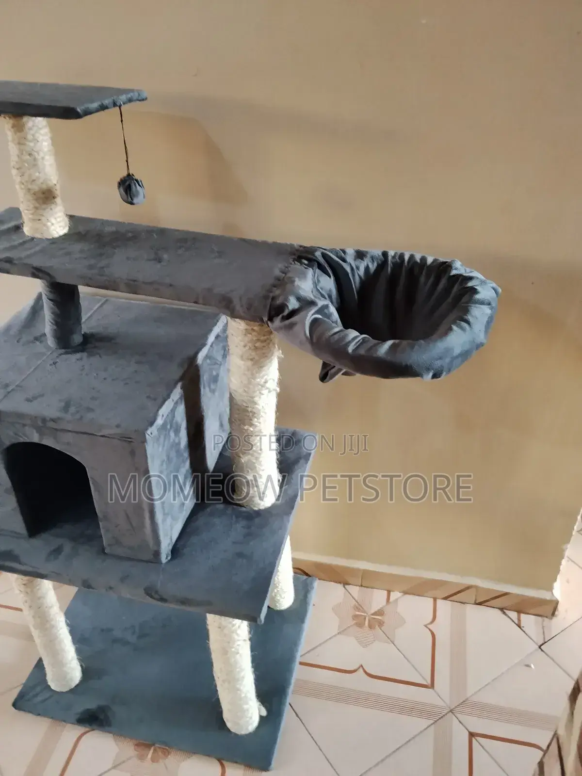 Cat Trees and Cat Towers, Scratcher