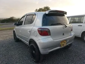 Toyota Vitz 2000 Silver