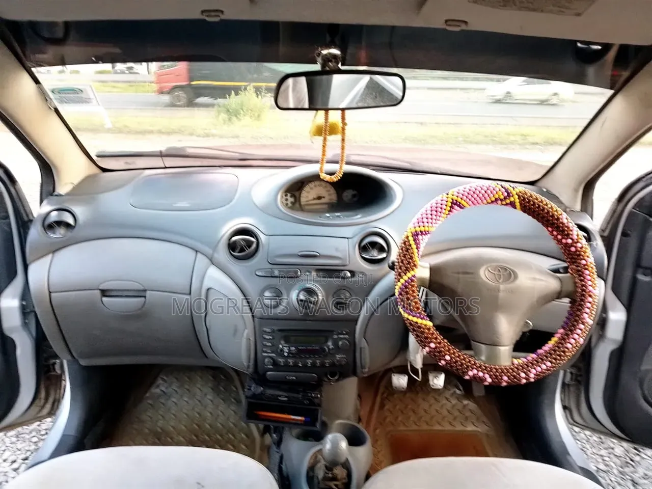 Toyota Vitz 2000 Silver