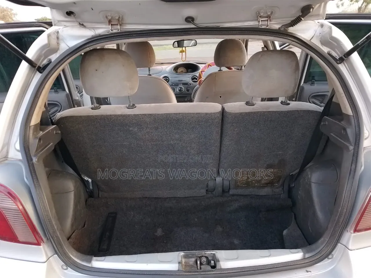 Toyota Vitz 2000 Silver