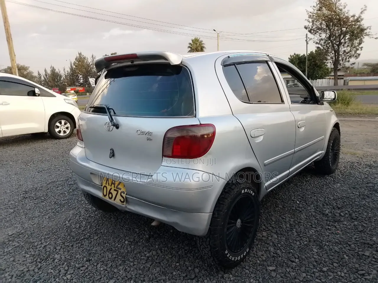Toyota Vitz 2000 Silver