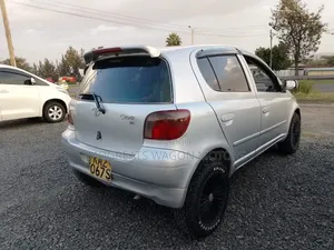 Toyota Vitz 2000 Silver