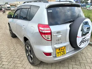Toyota RAV4 2010 Silver