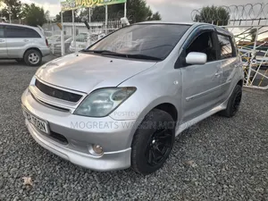 Toyota IST 2005 Silver