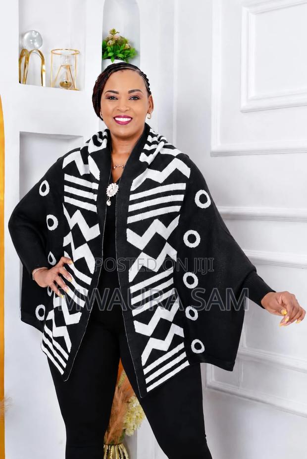 Stylish Sleeved Shawl – Warm Casual Layering Piece - thumbnail 2