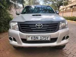 Toyota Hilux 2.5 Cab 2005 Gray