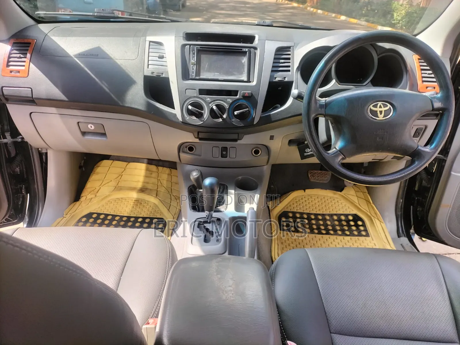 Toyota Hilux 2011 Black