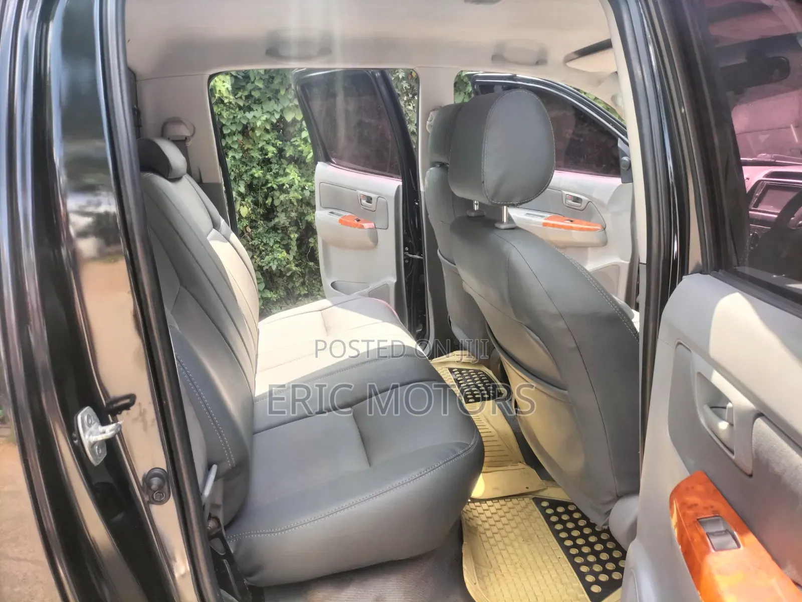 Toyota Hilux 2011 Black