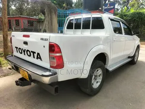 Toyota Hilux 2014 Off white