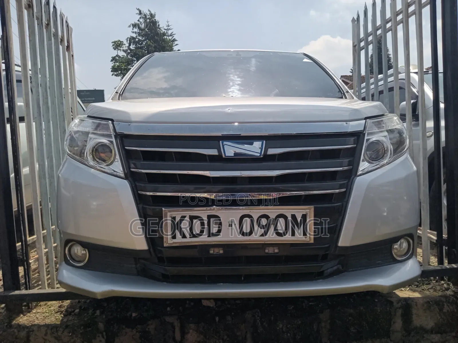 Toyota Noah 2015 Silver