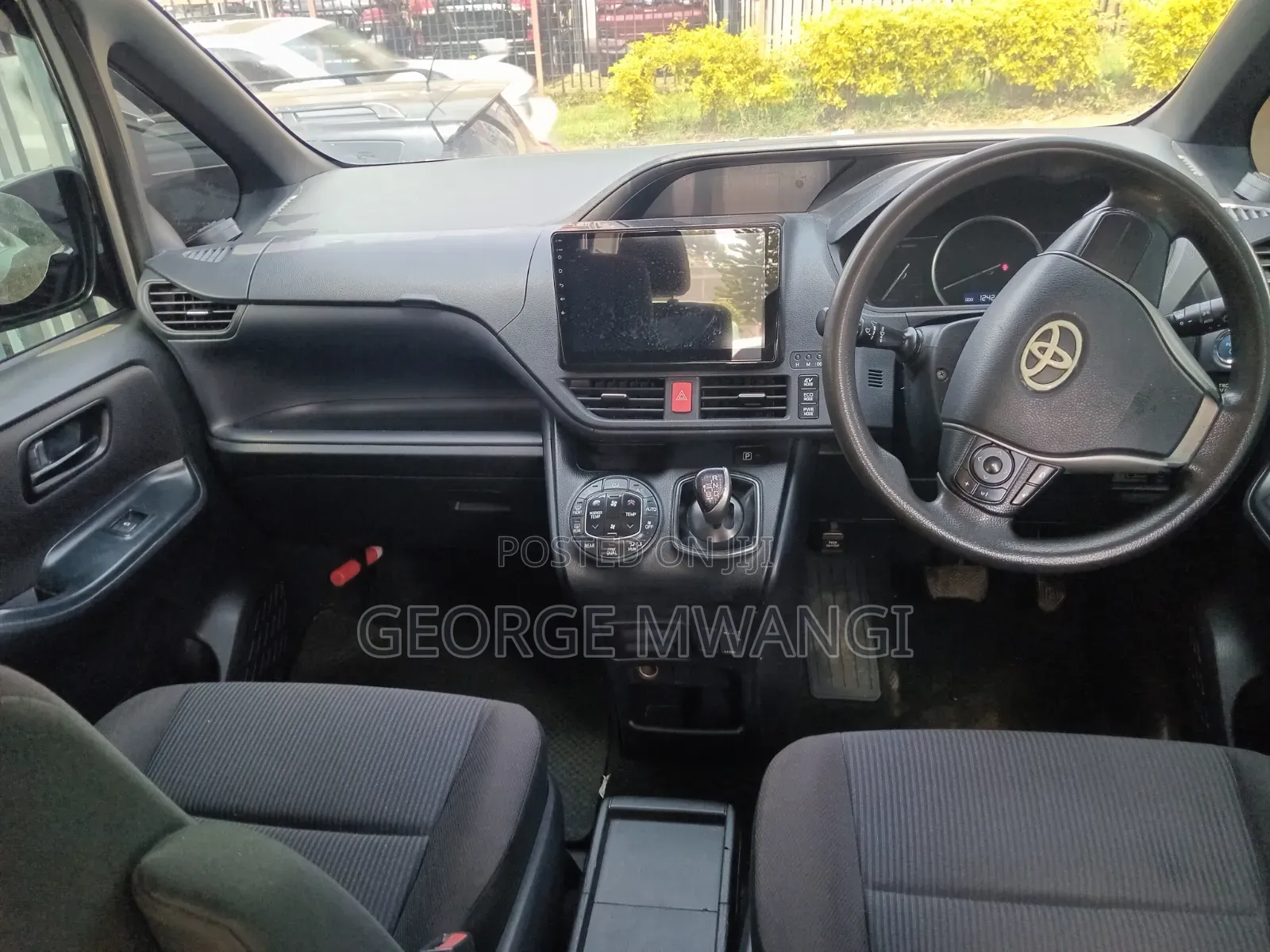 Toyota Noah 2015 Silver