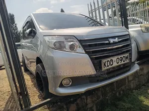 Toyota Noah 2015 Silver