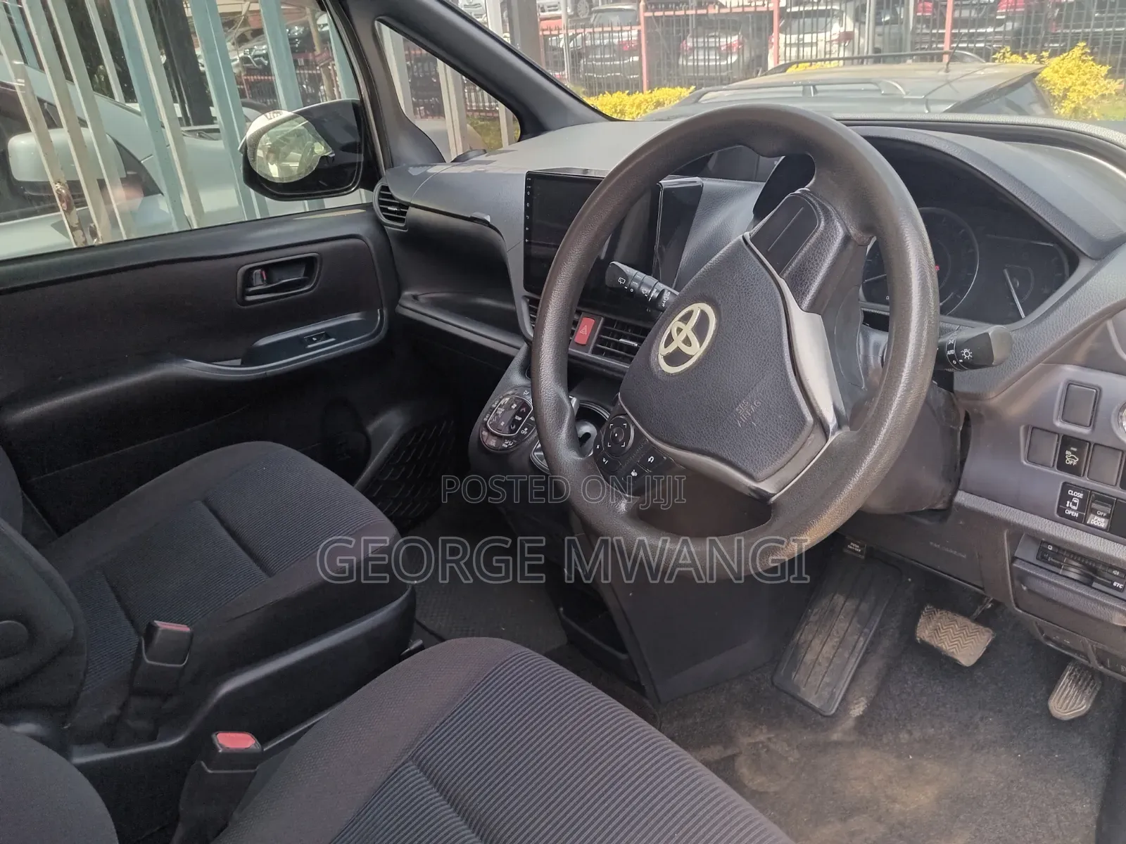 Toyota Noah 2015 Silver