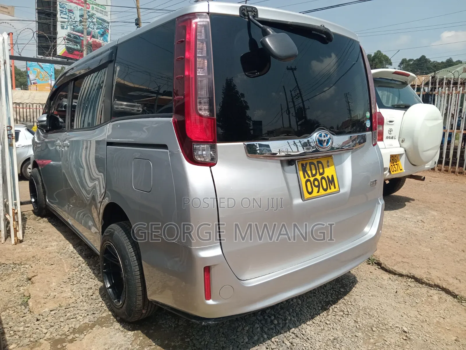 Toyota Noah 2015 Silver