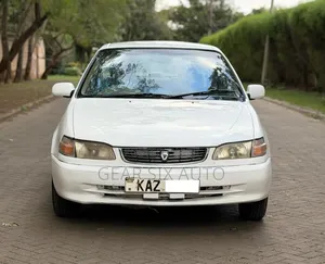 Toyota Corolla 2000 White