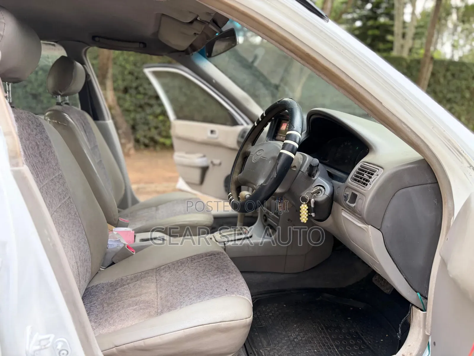 Toyota Corolla 2000 White