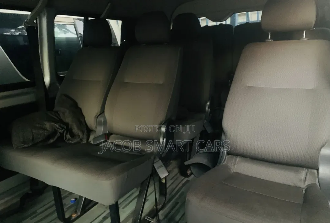 Toyota HiAce 2010 Silver