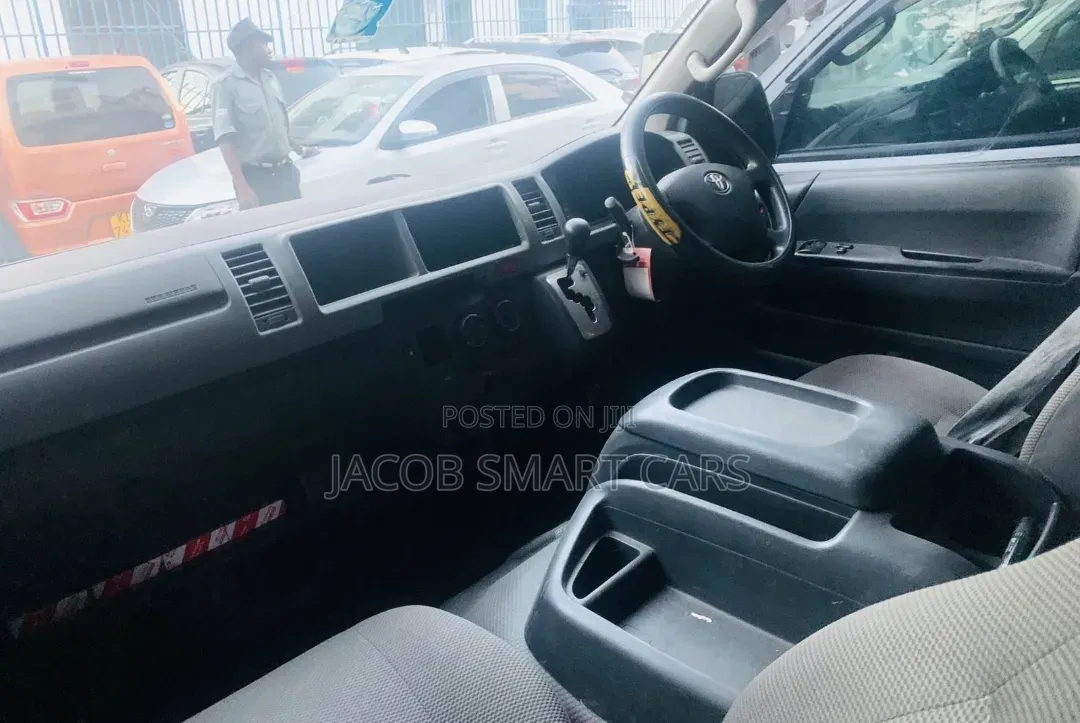 Toyota HiAce 2010 Silver