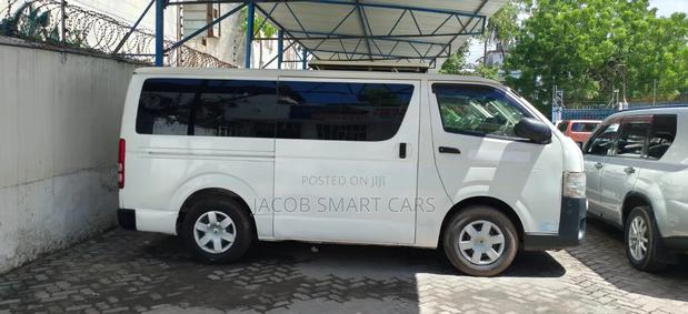 Toyota HiAce 2017 White