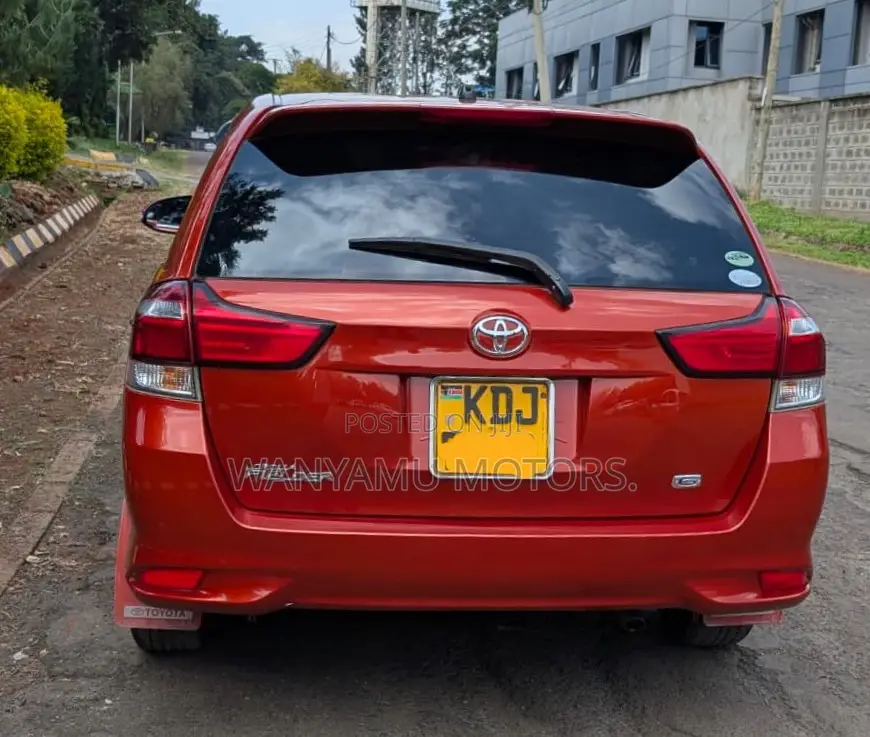 Toyota Corolla Fielder 2015