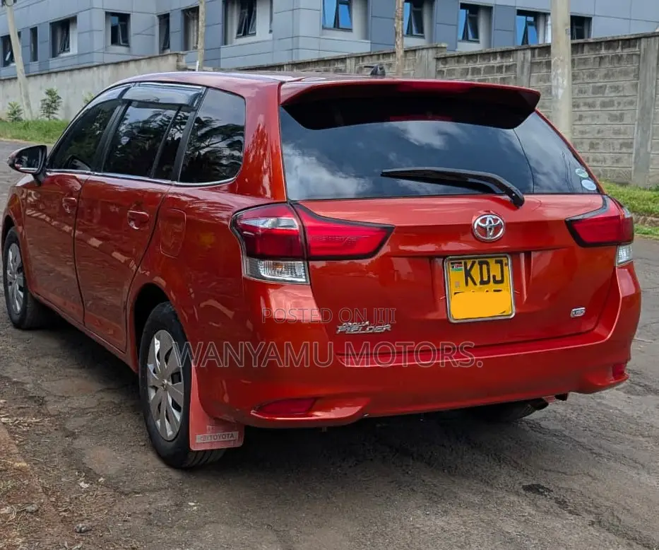 Toyota Corolla Fielder 2015