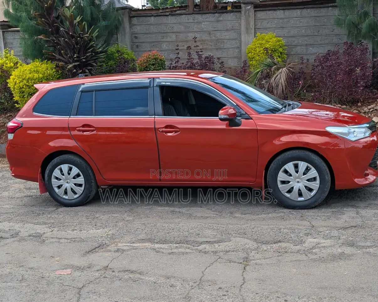 Toyota Corolla Fielder 2015