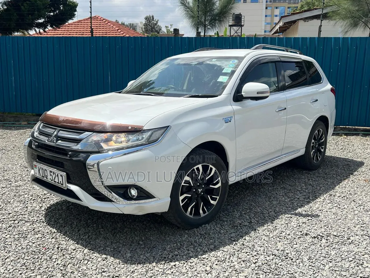Mitsubishi Outlander 2017 White