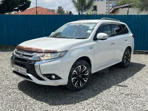 Mitsubishi Outlander 2017 White