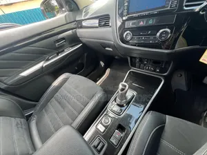 Mitsubishi Outlander 2017 White