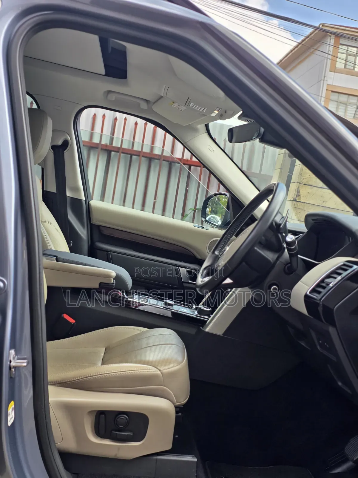 Land Rover Discovery 2018 Blue