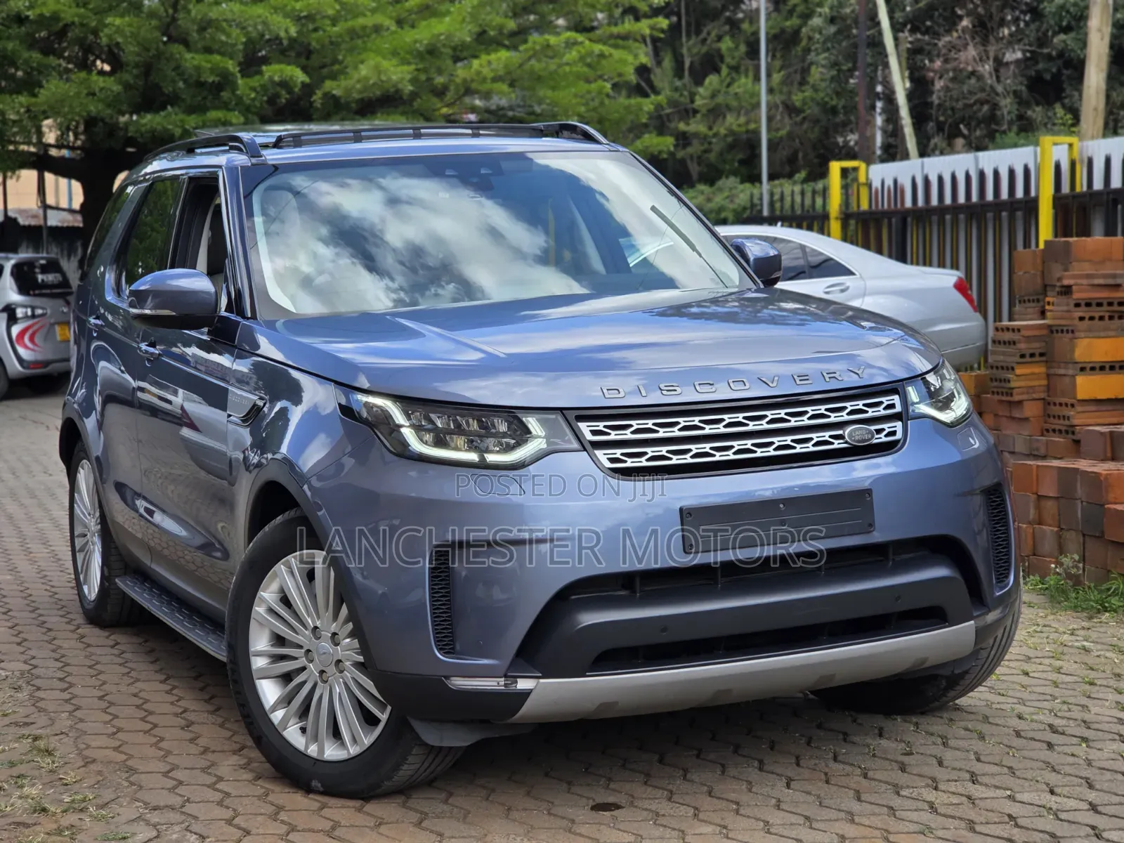 Land Rover Discovery 2018 Blue